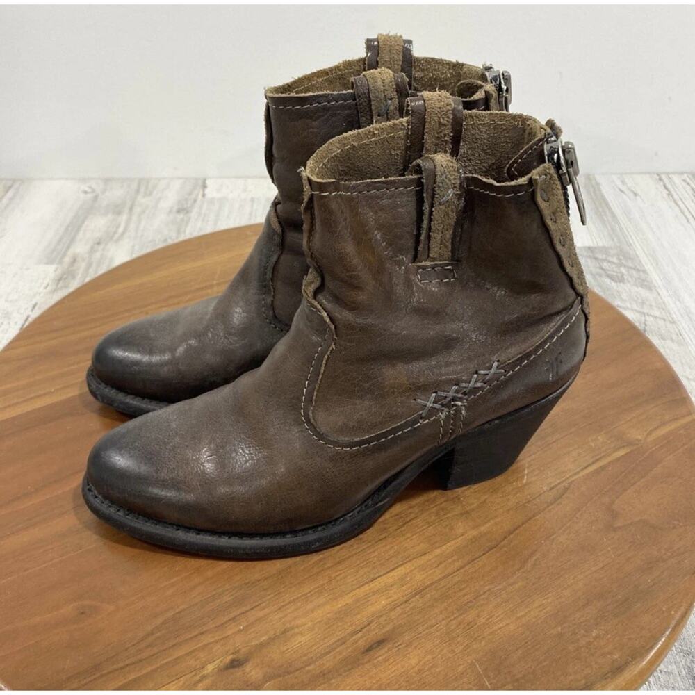 Frye women's boots Sz 8 Leslie Artisan back zip. Whiskey color. No Box